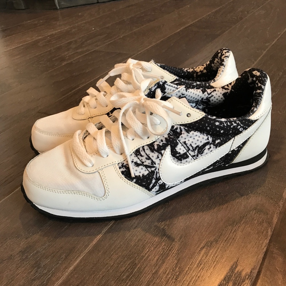 Nike women shoe size 7